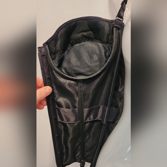 BN (36d) Frederick's of Hollywood seXXXy satin lace up back corset w/push up cup - Picture 6 of 15